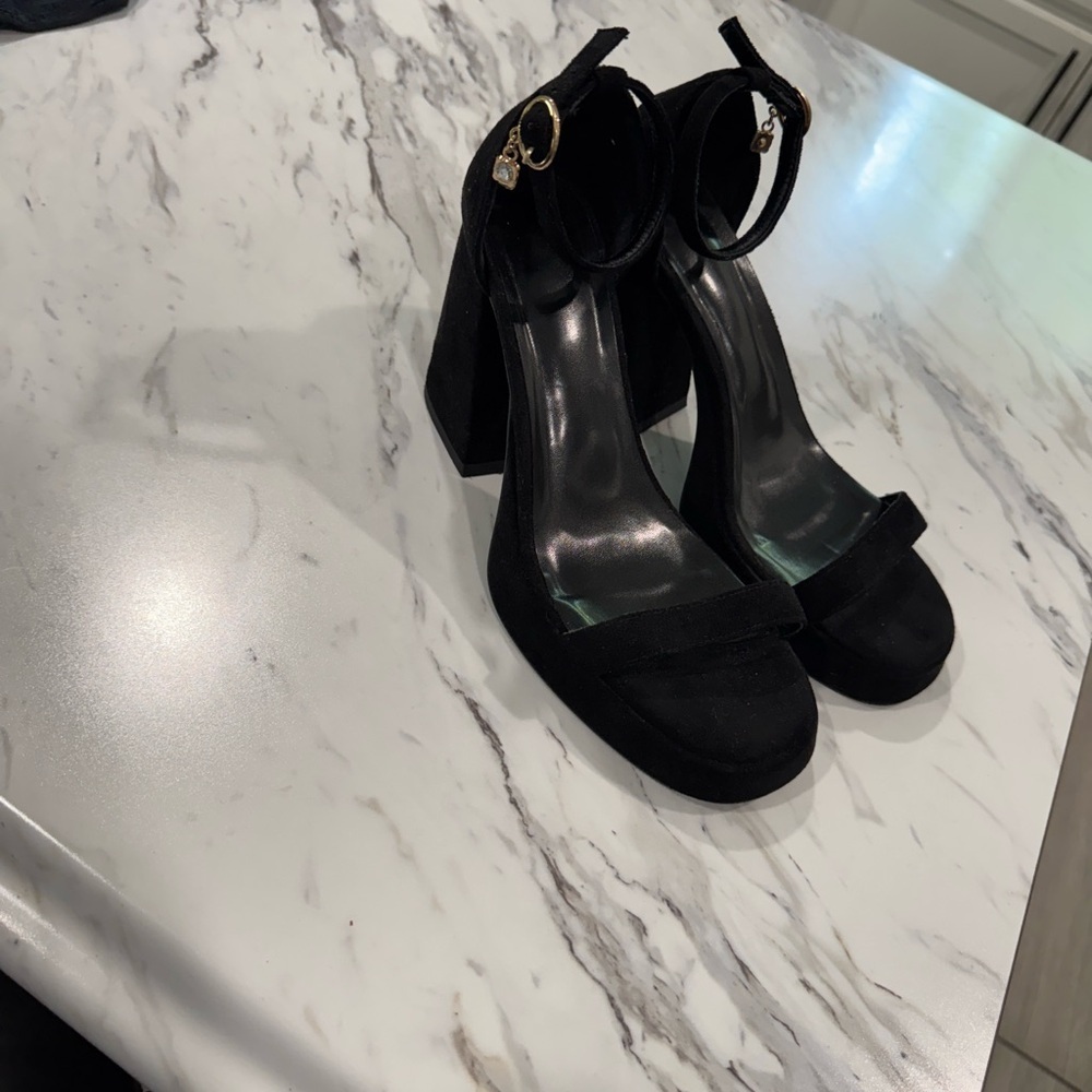 Chic Black Women's Block Heels - Picture 6 of 8